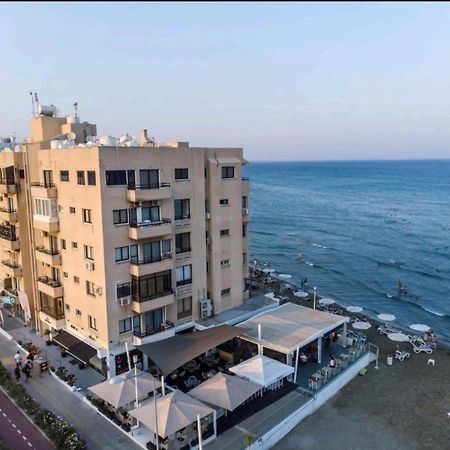 לרנקה Bettys 1Br Seafront Apt מראה חיצוני תמונה