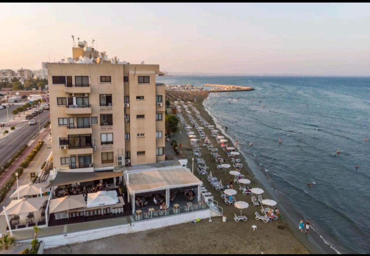 לרנקה Bettys 1Br Seafront Apt מראה חיצוני תמונה