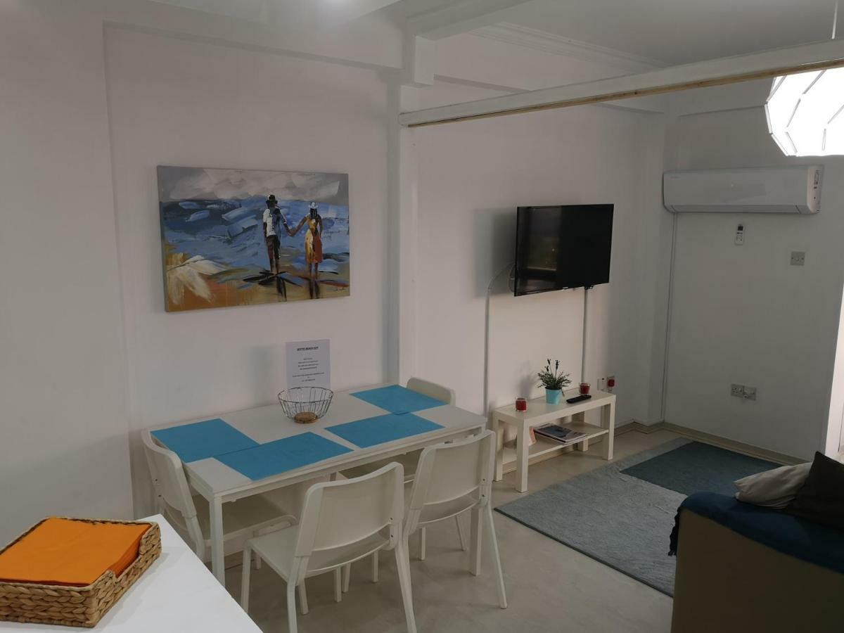לרנקה Bettys 1Br Seafront Apt מראה חיצוני תמונה