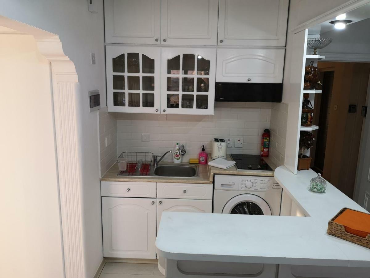 לרנקה Bettys 1Br Seafront Apt מראה חיצוני תמונה